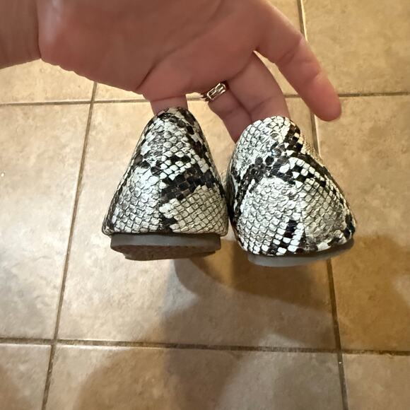 Esprit Women’s 7.5 Faux Snake Skin‎ Pointed Toe Flats - Picture 6 of 9